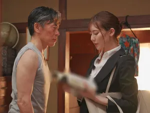 Rủ bạn thân về nhà "ngủ"