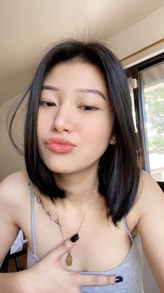 Gấu mua chuộc anh trai không nói với bố má về hình xăm
