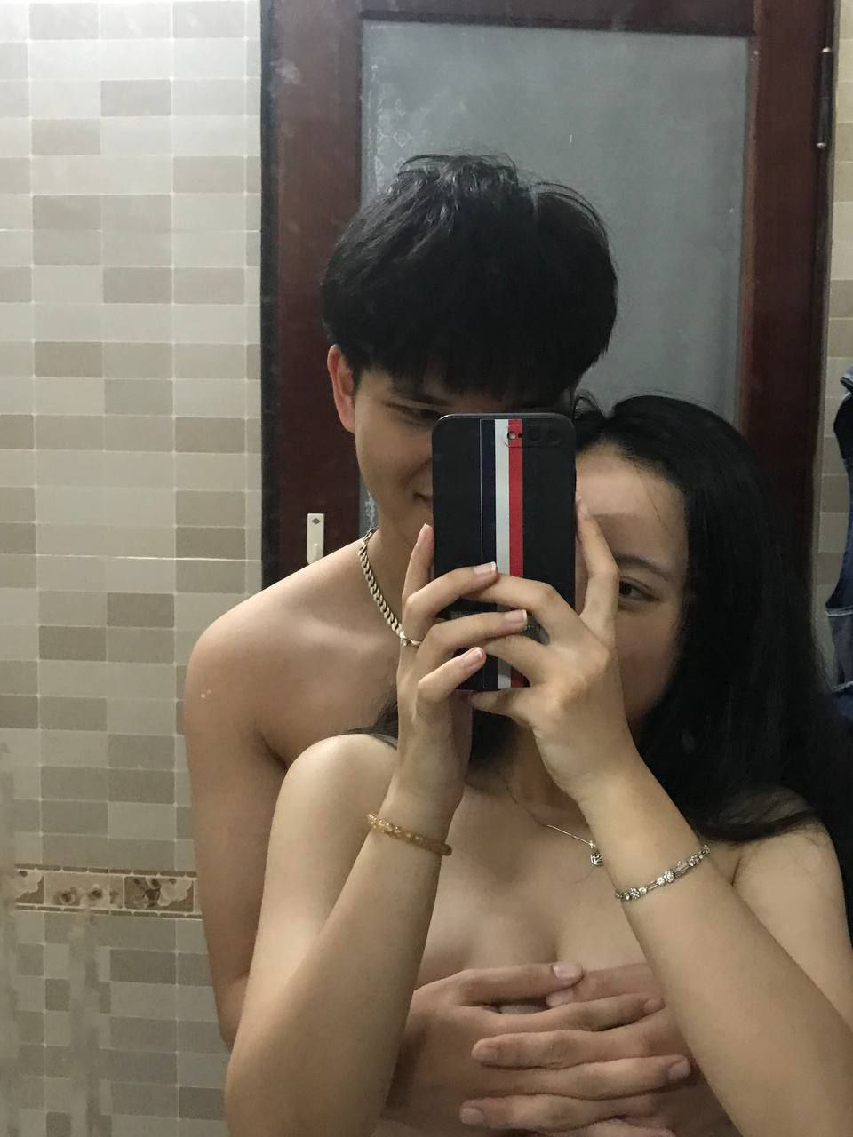 Anh phi da đen và em nhật xinh đẹp