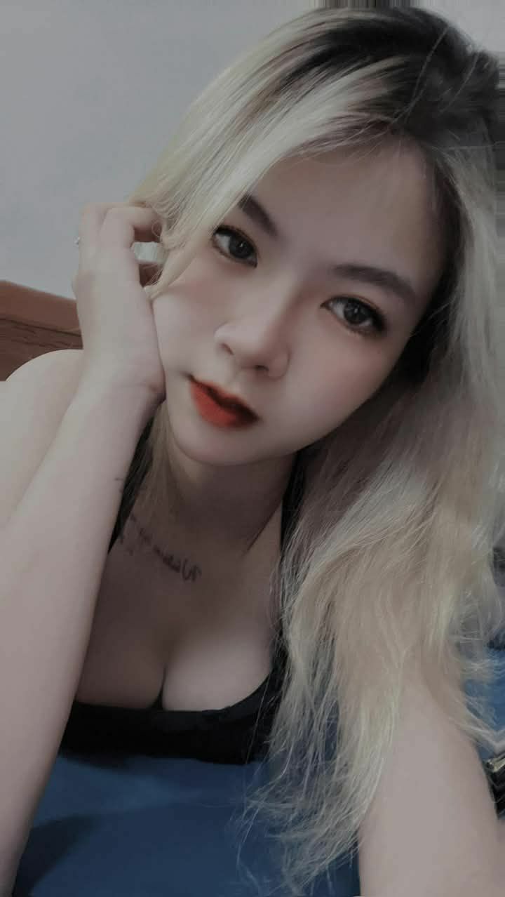 Phê cả đêm khi ngủ lại nhà cô bạn thân vì trễ chuyến tàu về nhà